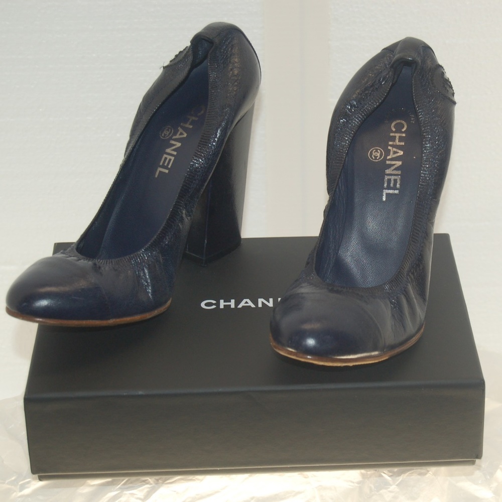 CHANEL Black Pumps